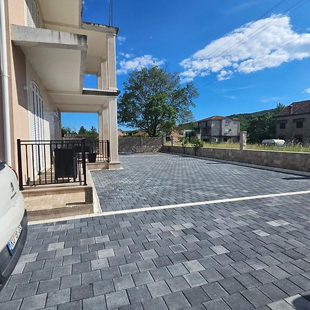 Boulevard Apartments Cattaro Esterno foto