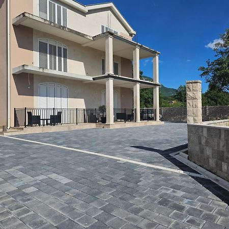 Boulevard Apartments Cattaro Esterno foto