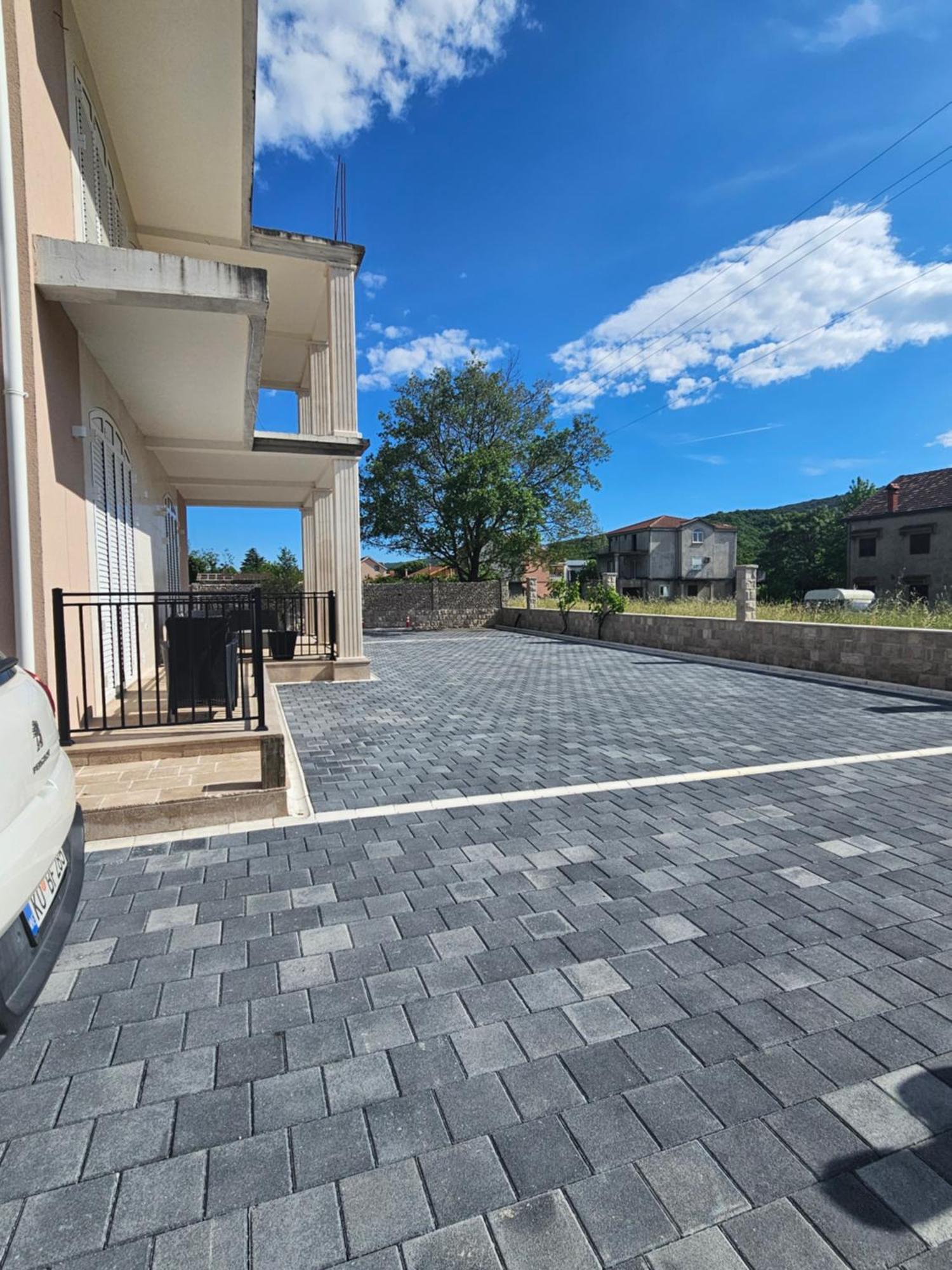 Boulevard Apartments Cattaro Esterno foto