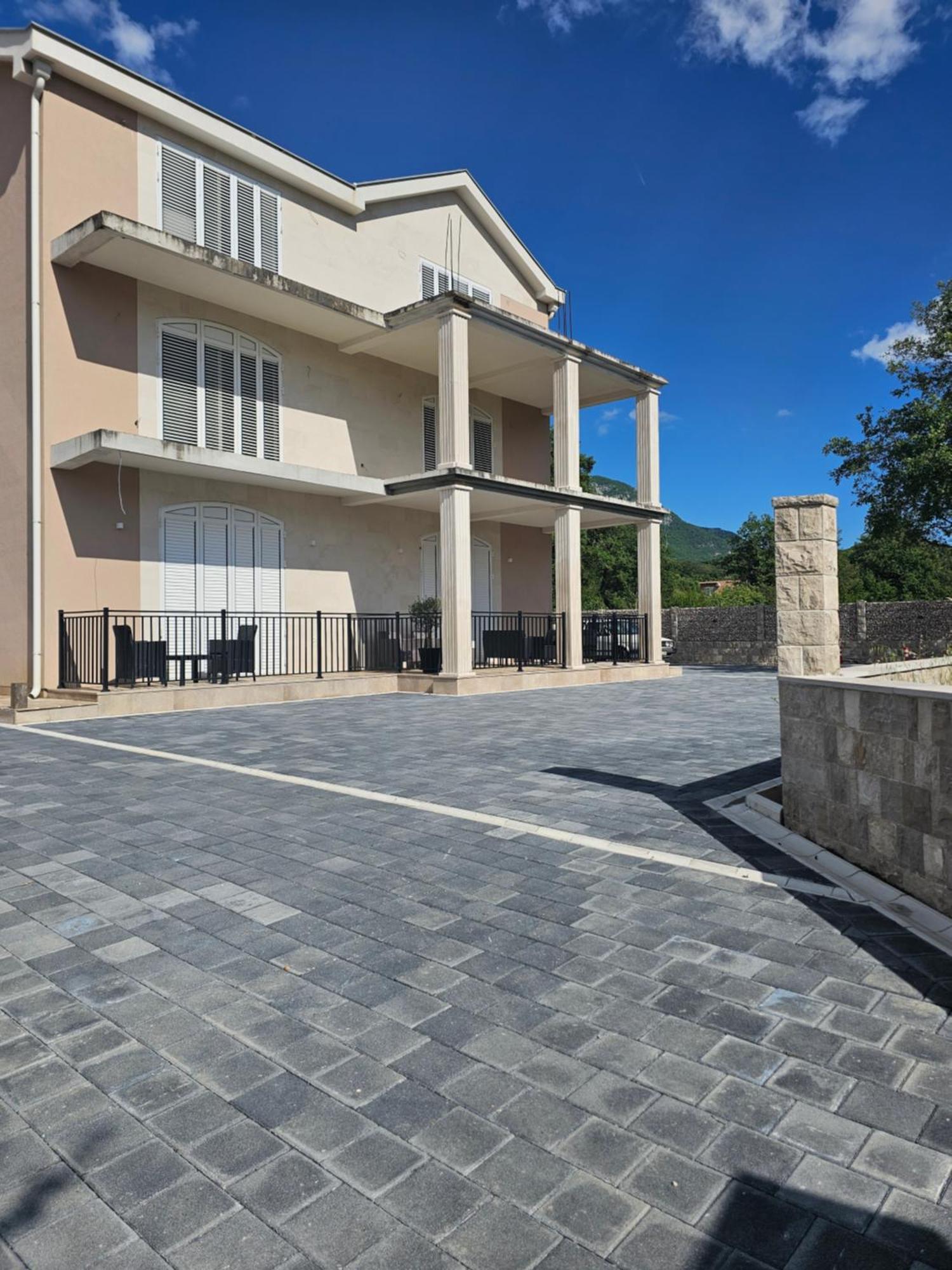 Boulevard Apartments Cattaro Esterno foto