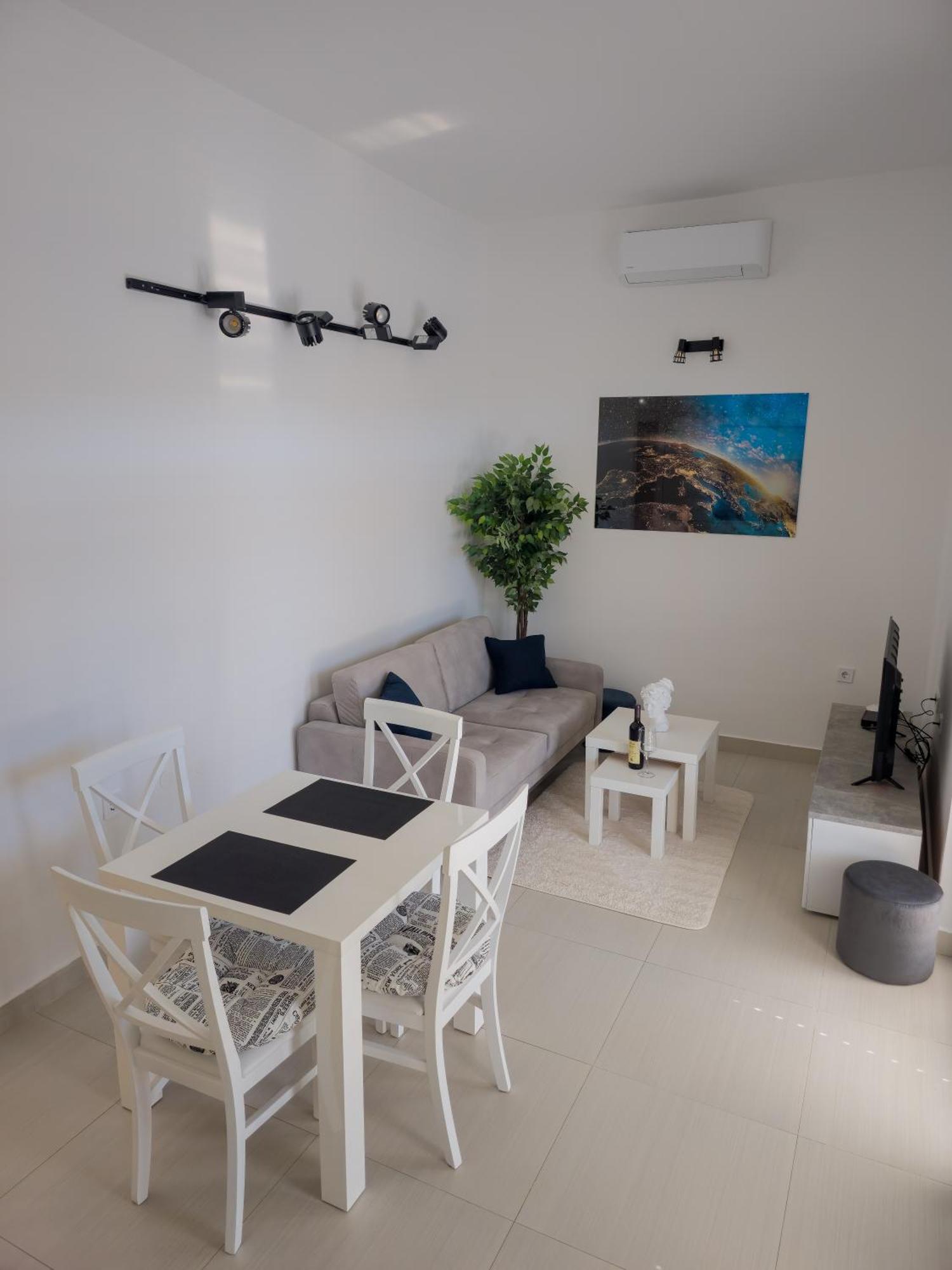 Boulevard Apartments Cattaro Esterno foto
