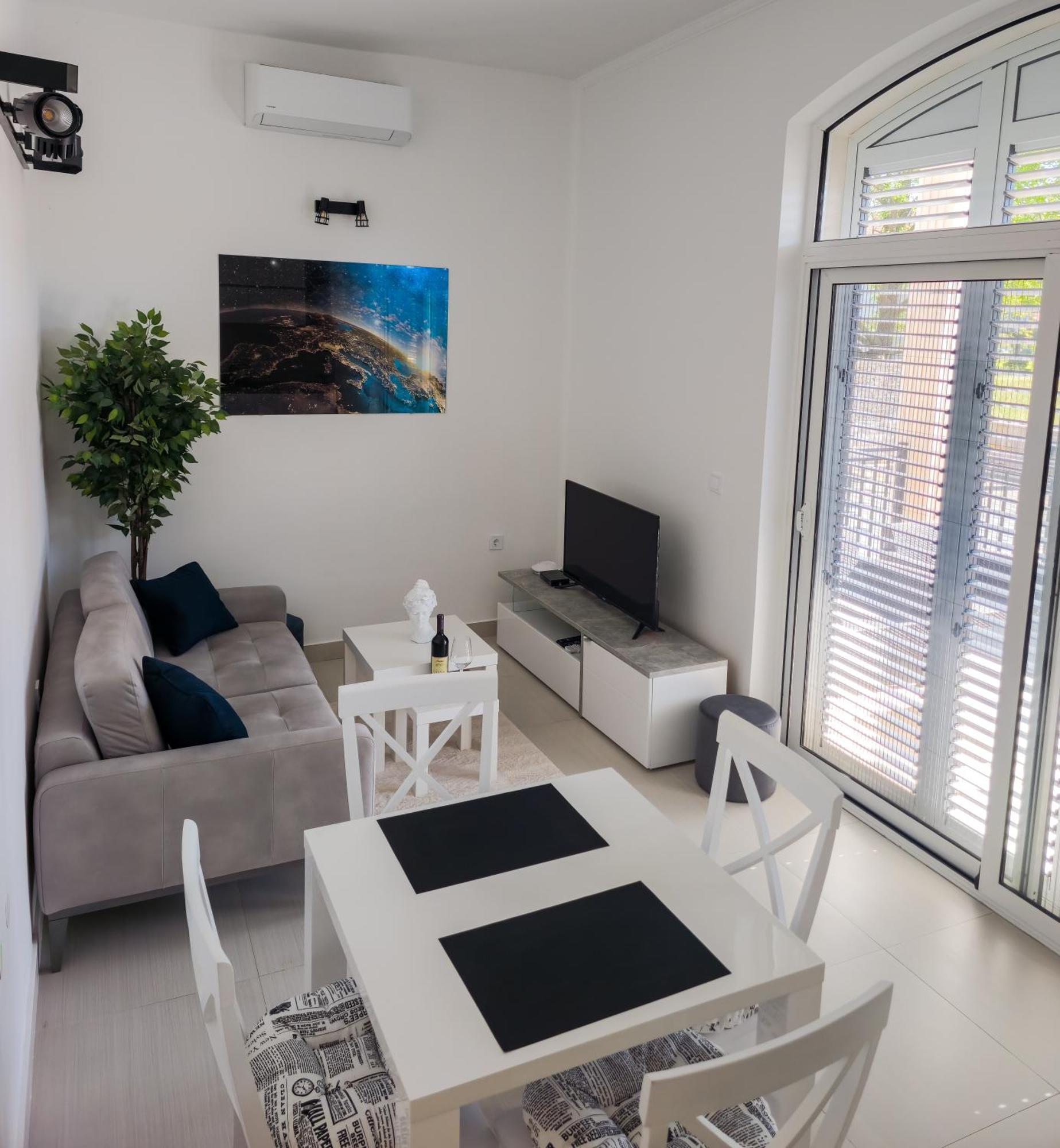 Boulevard Apartments Cattaro Esterno foto