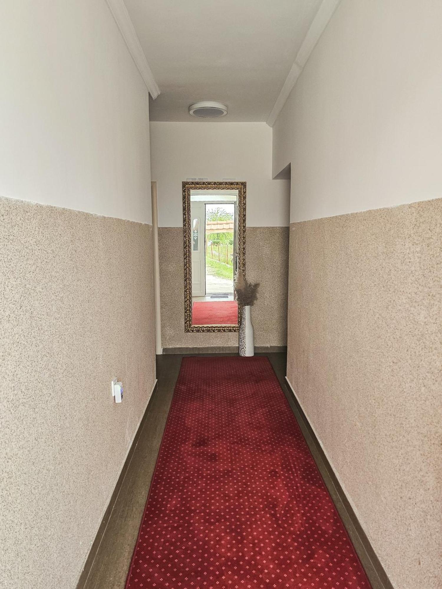 Boulevard Apartments Cattaro Esterno foto